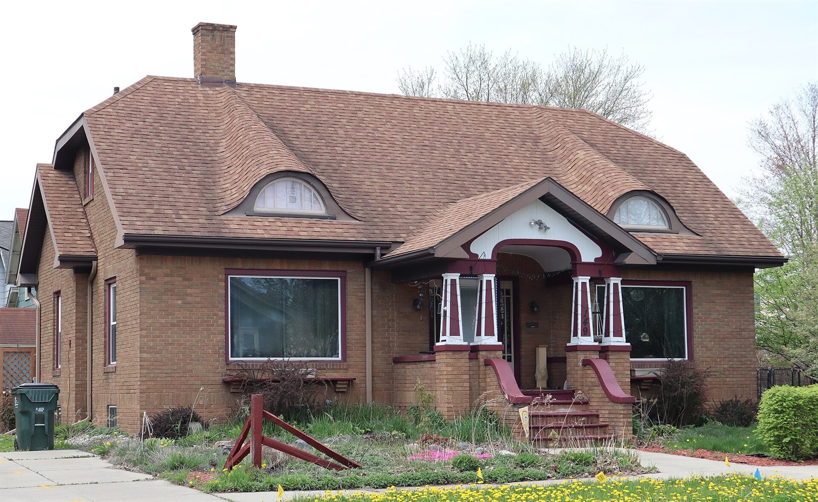 A Chicago bungalow with its date stone